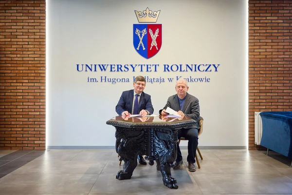 Zawarcie umowy o współpracy z Dyrektorem Zespołu Szkół Zawodowych Nr 2 w Krakowie 04